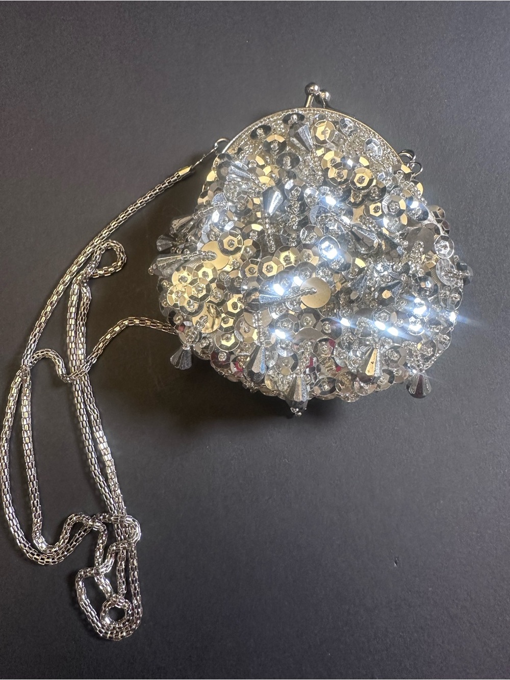 Silver Age Glamour — Flapper-Inspired Beaded Kiss-Lock Coin Purse